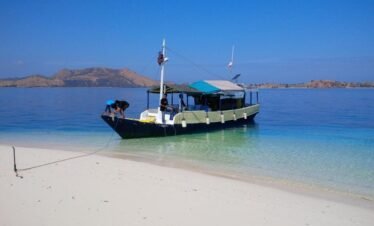 labuan bajo city tour