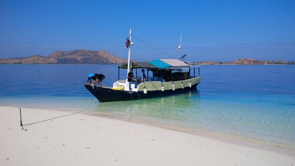 labuan bajo city tour