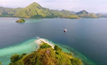 kelor island 2d1n tour komodo