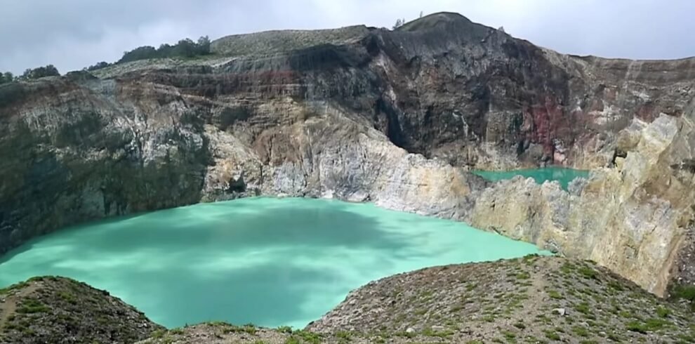 kelimutu lake tour