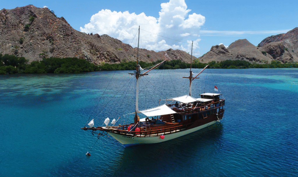 komodo boat tour